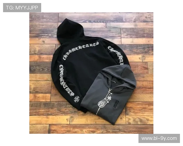 潮酷串标拉链足球外套打造运动街头多场景潮流穿搭实用指南全面解